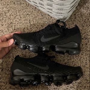 All black vapormax/ air max